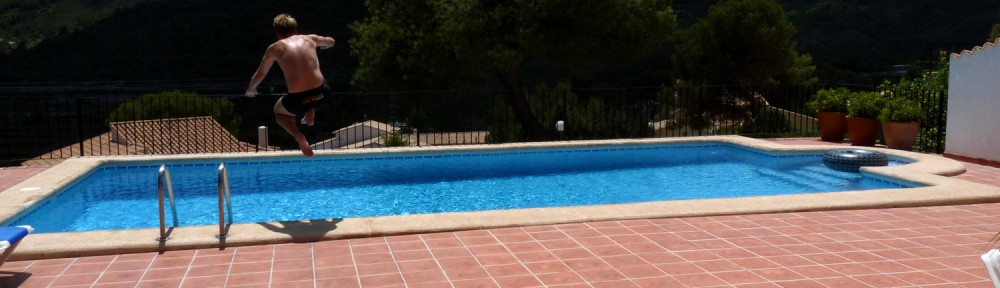 Pooltid - hop i egen pool i vores feriehus